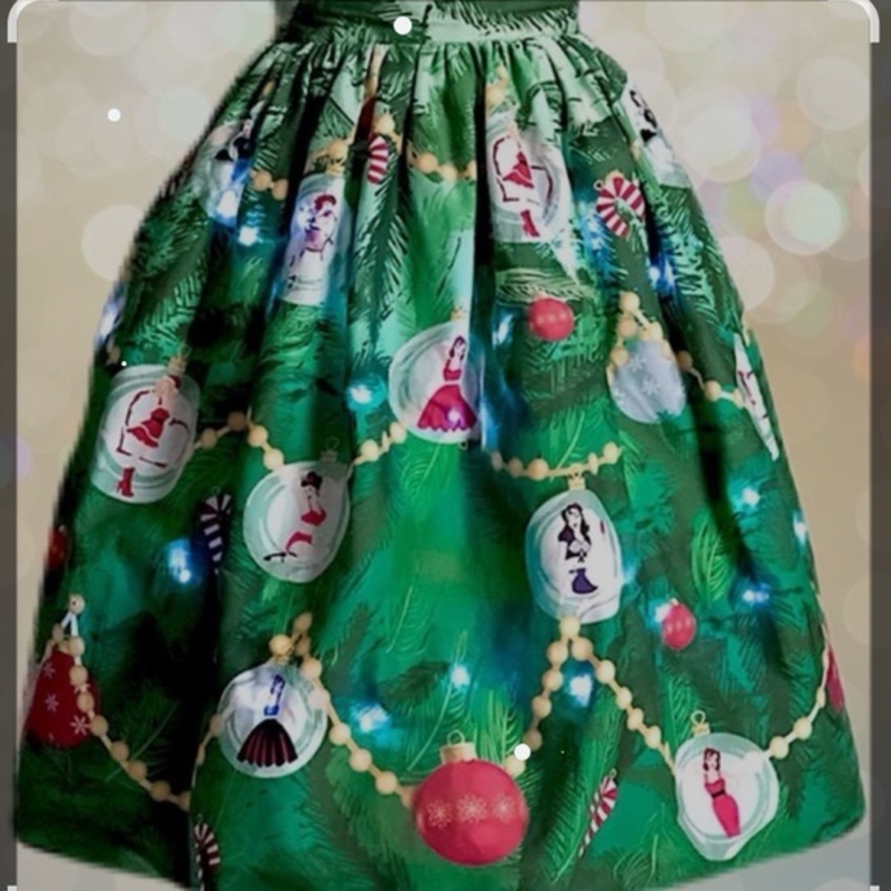 Unique vintage novelty Christmas light up skirt EUC. - Picture 2 of 10